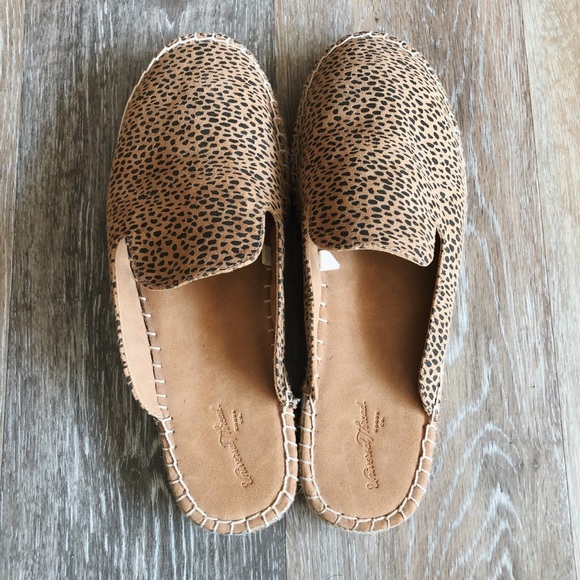 Universal Thread Leopard Flats - Picture 4 of 7